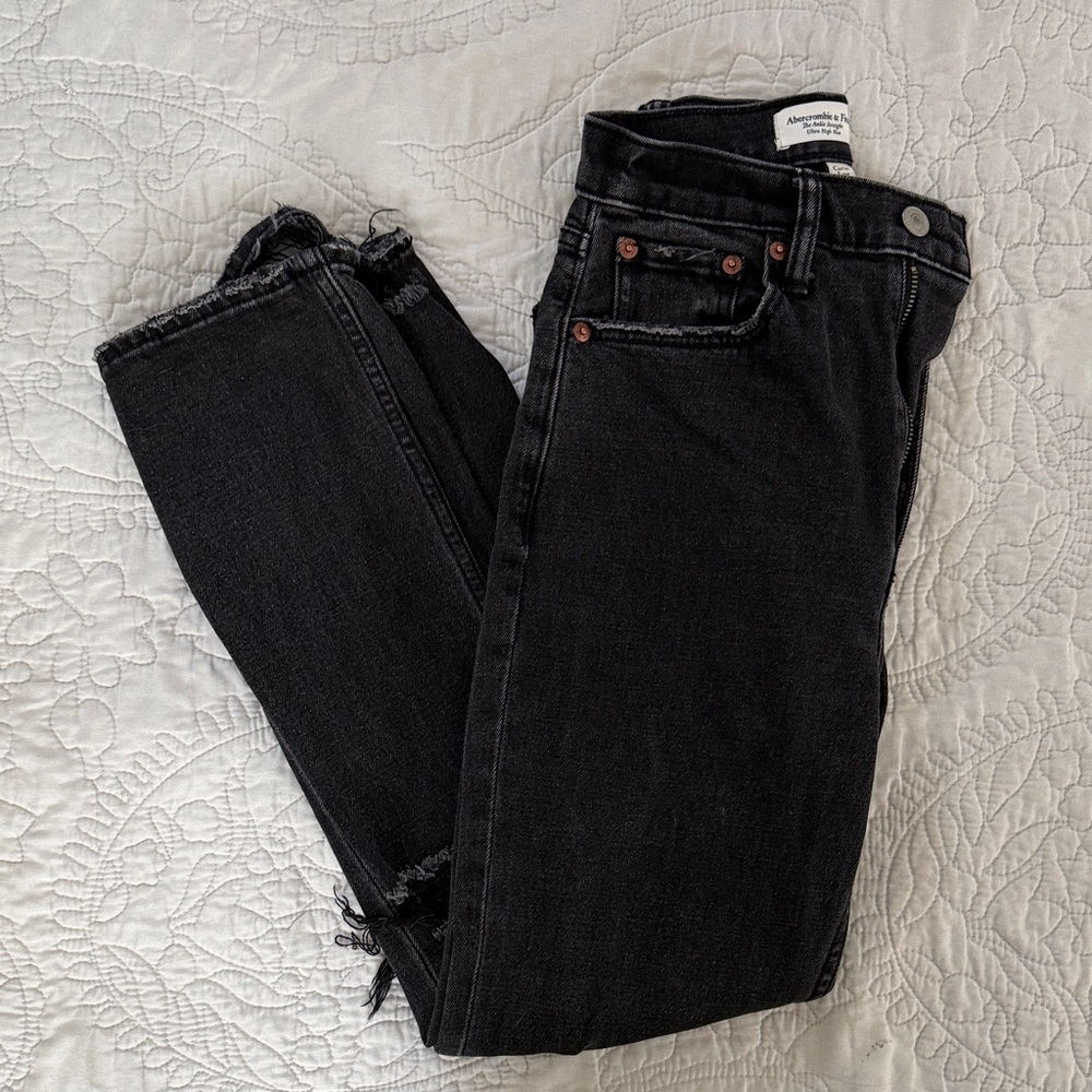 A&F Abercrombie & Fitch ultra high rise ankle straight distressed- 23 curve love